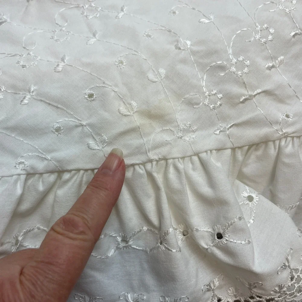 Eyelet Ruffle Round Tablecloth Size 70